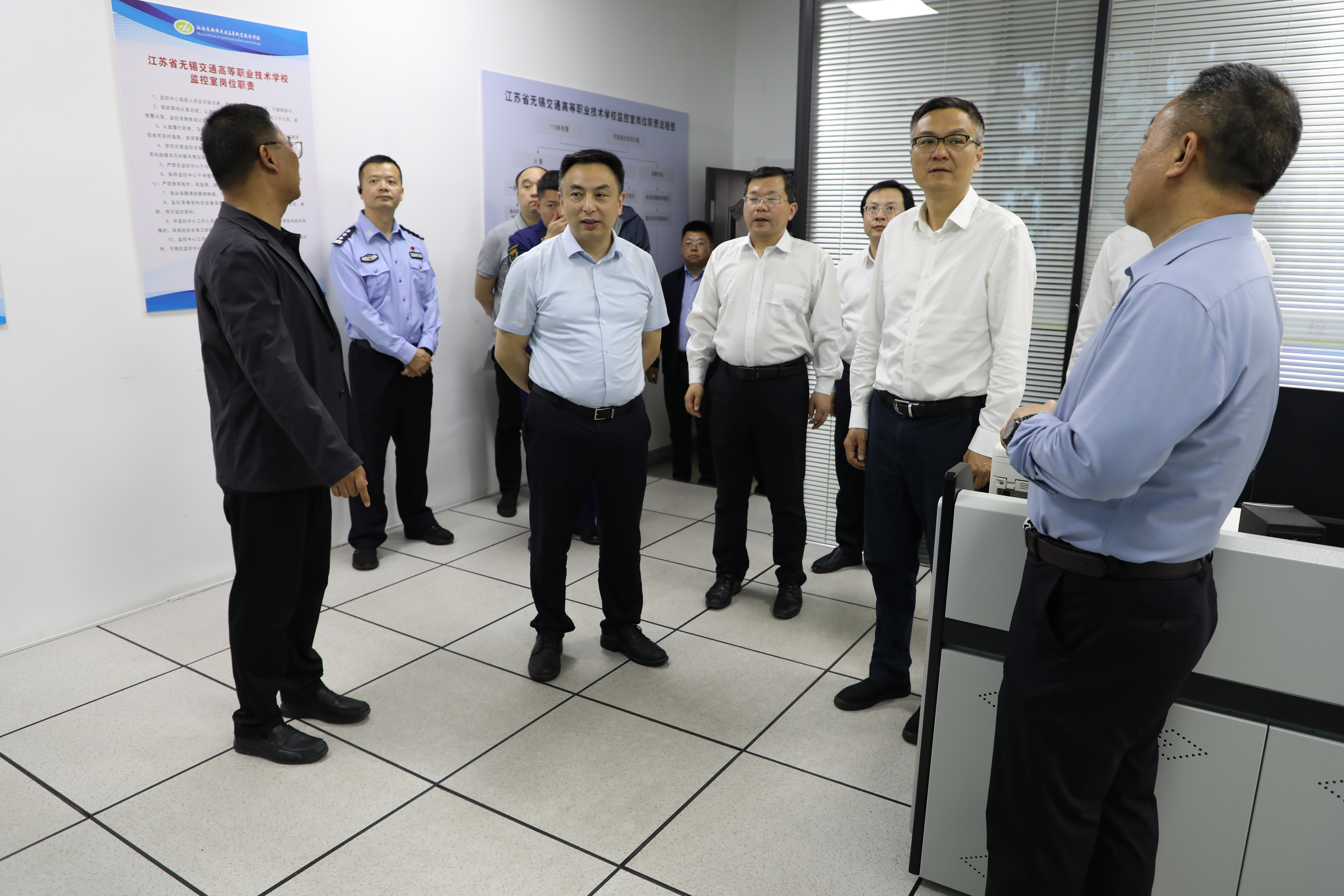 滨湖区委领导莅临我校指导校园安全工作