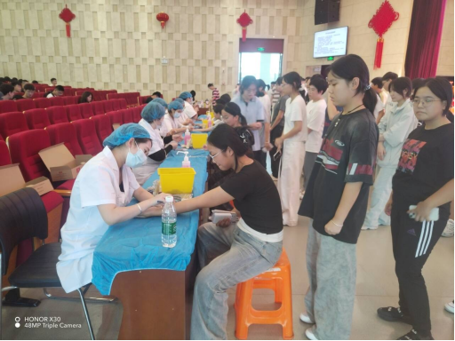 有序开展新生体检  为校园健康保驾护航