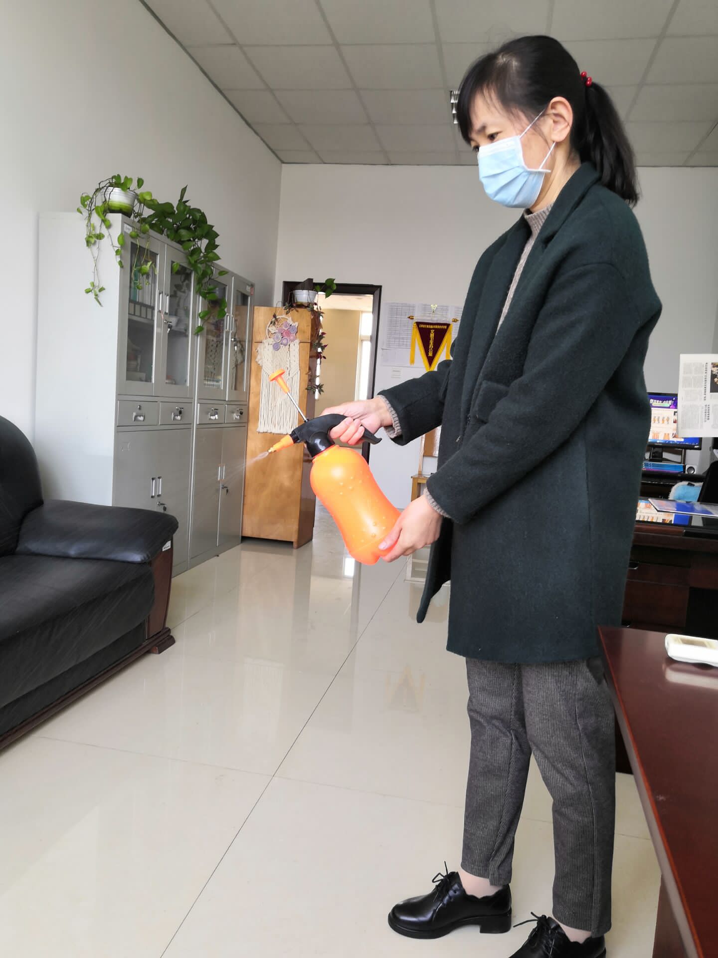 基础教学部认真做好开学前防疫消毒工作