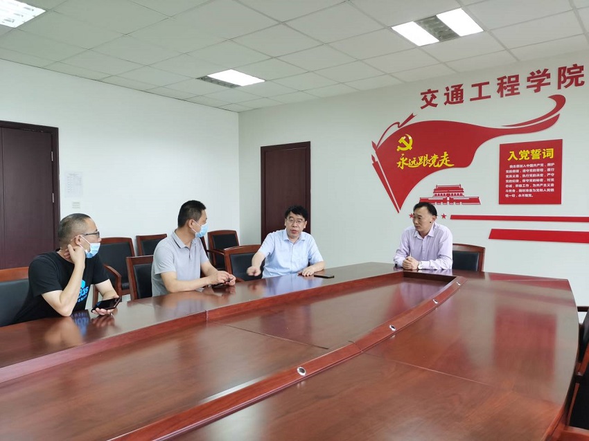 交通工程学院接待学生家长来校参观
