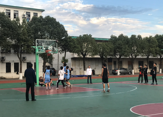 放飞青春,迎篮而上               ----机械工程学院举行“3V3”篮球决赛
