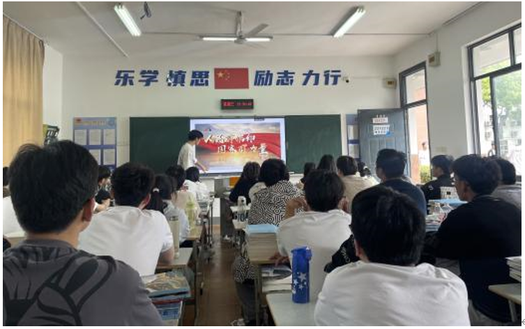 机械工程学院举办“践行社会主义核心价值观,争做新时代好少年”主题班会活动