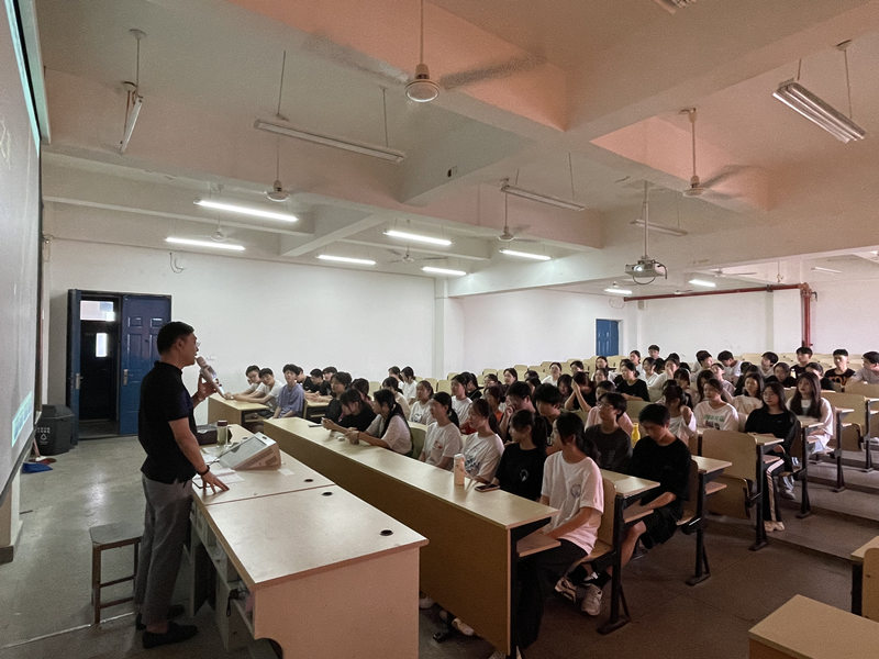 船舶工程学院开展院级讲座活动