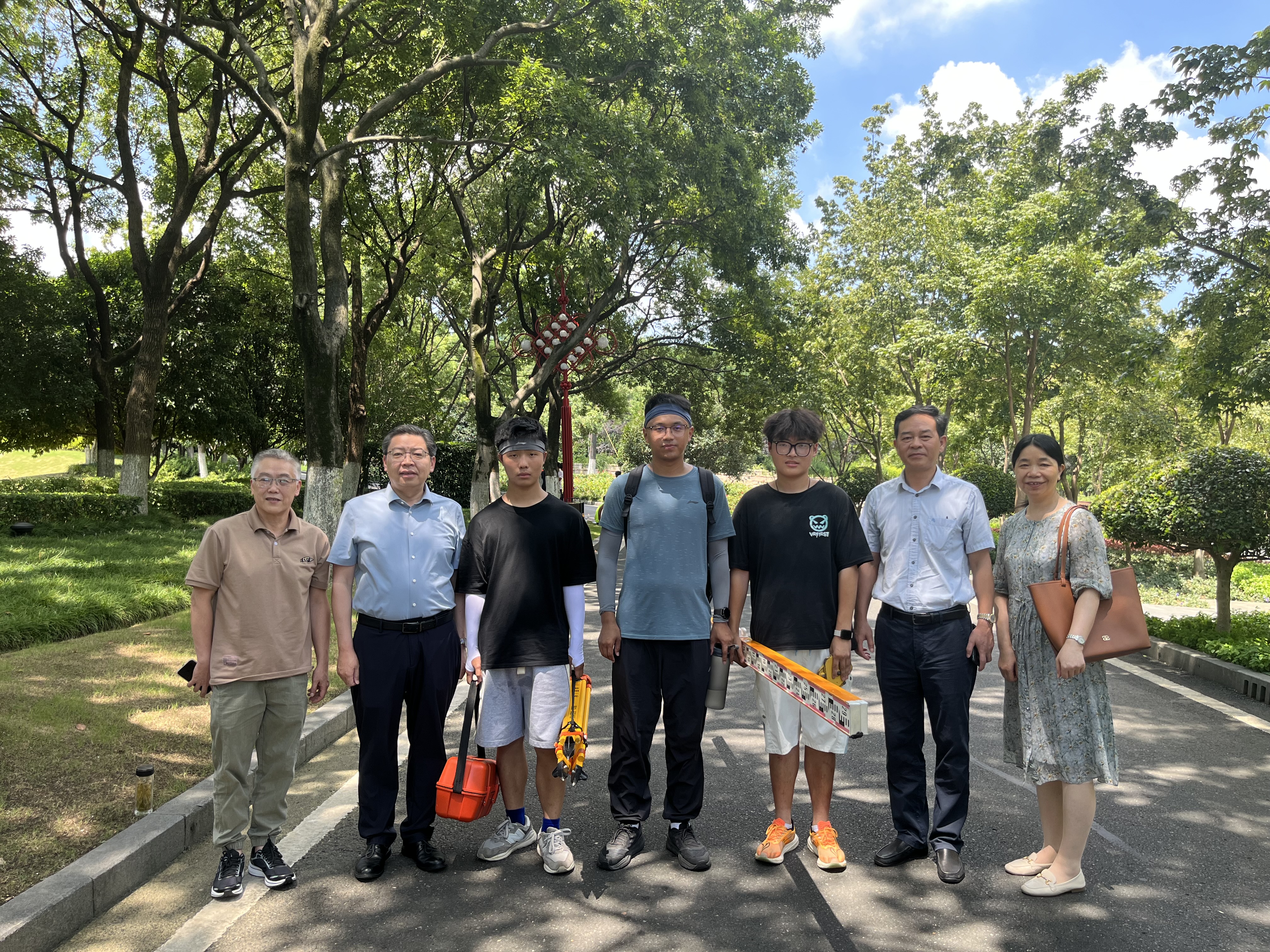 校领导赴溧阳看望慰问“工程测量”技能大赛国赛集训师生