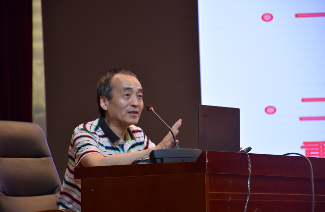 学校举办学习宣传2020年两会精神专题讲座