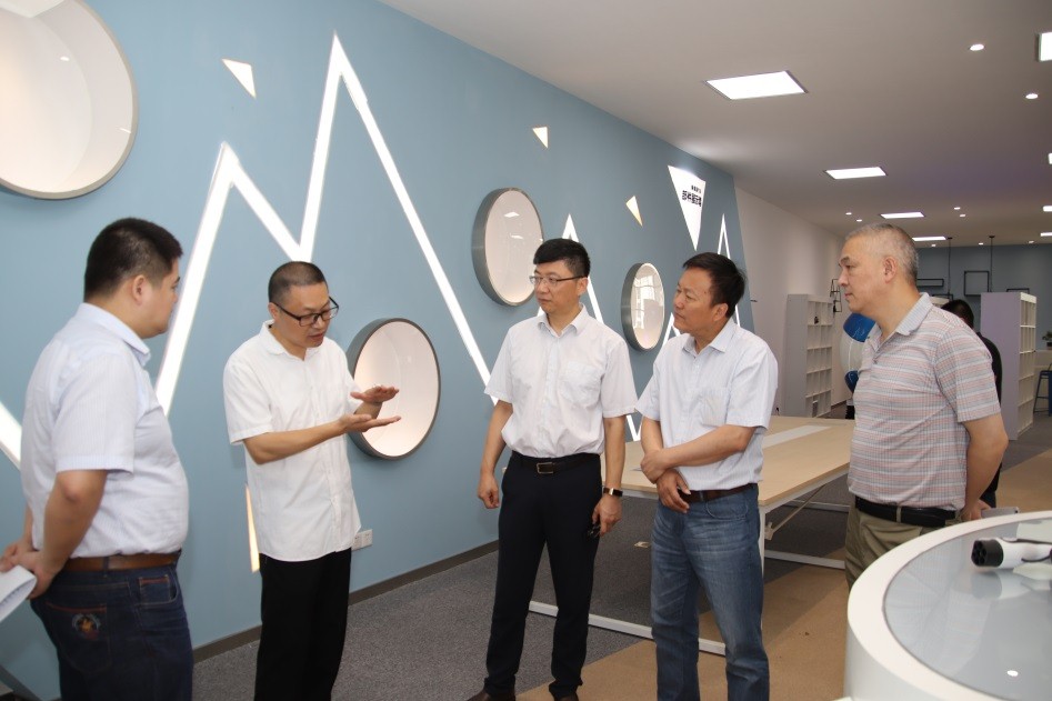 1562941389460018102.jpg 1562941389460018102.jpg