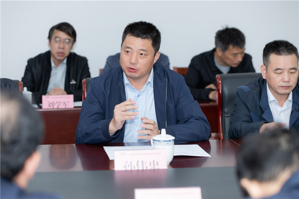 1603070270534049411.jpg 1Y2A0416.jpg