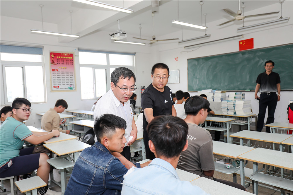 1568275290918044640.jpg DLWY2741.jpg