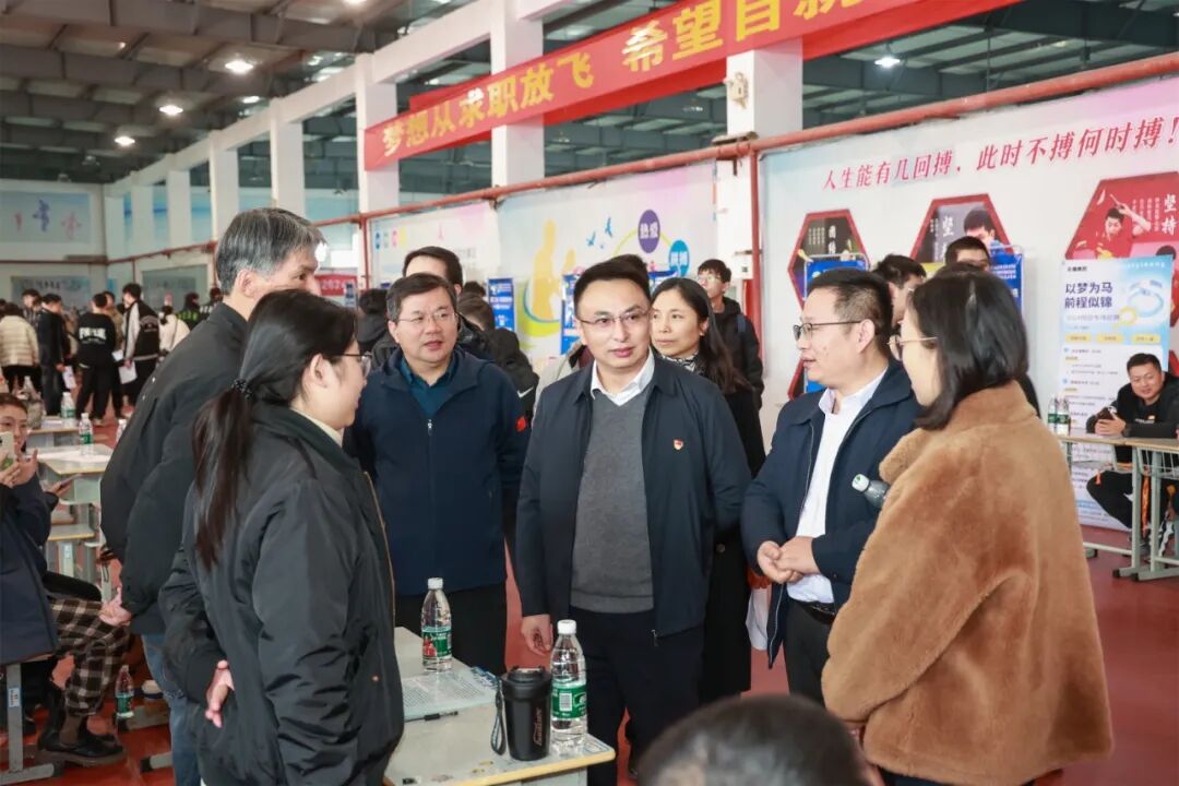 学校举办2025届毕业生双选会