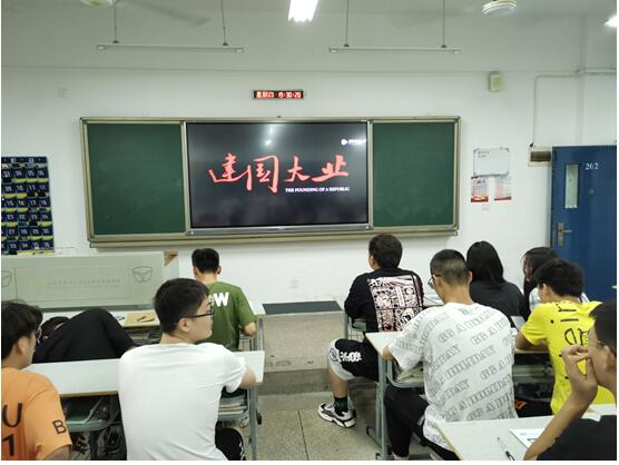 我院组织青年学生观看爱国电影《建国大业》