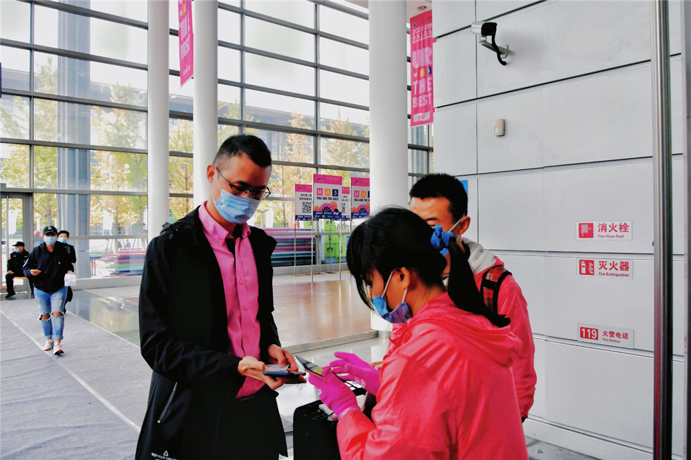 学校志愿者圆满完成2020无锡马拉松志愿服务工作