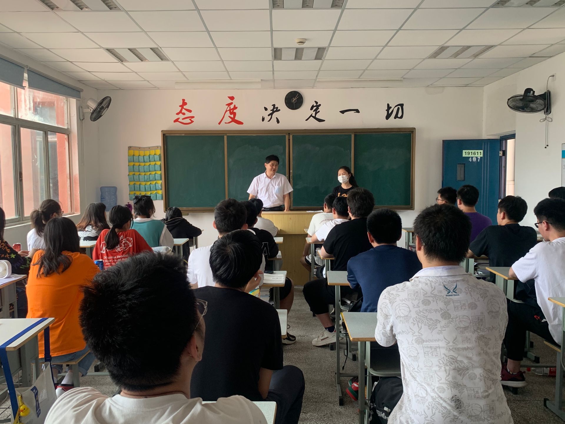 1593758536125062733.jpg 信息诚信主题班会-邢校长.jpg