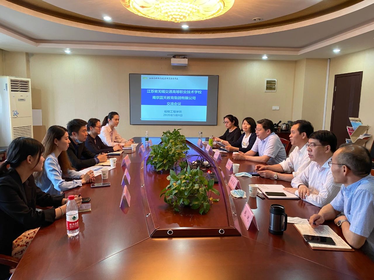 学校与南京蓝天教育集团开展航空服务专业建设专题研讨交流会