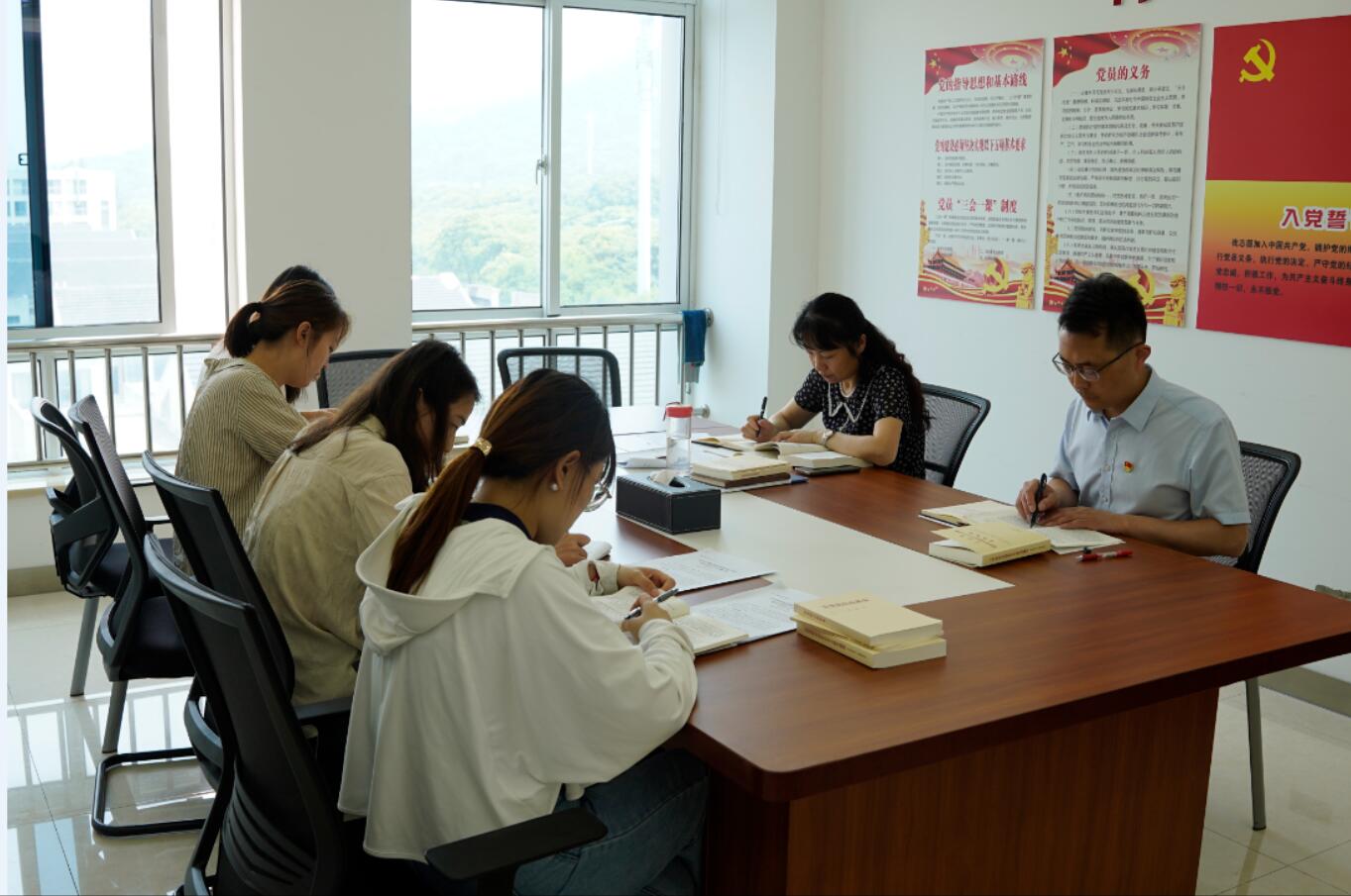 组织人事处党支部召开理论学习会议