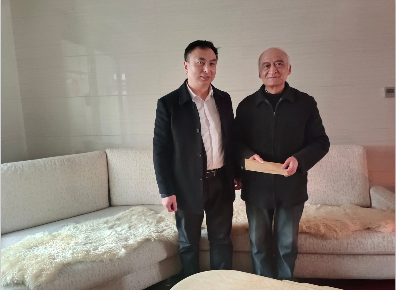 春节慰问暖桑榆,年韵浓时情亦浓 ——学校组织开展春节走访慰问活动